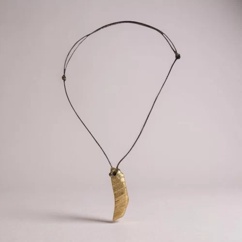 Collana con ciondolo in legno artigianale