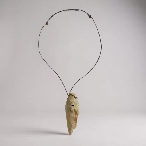 Collana con ciondolo in legno artigianale