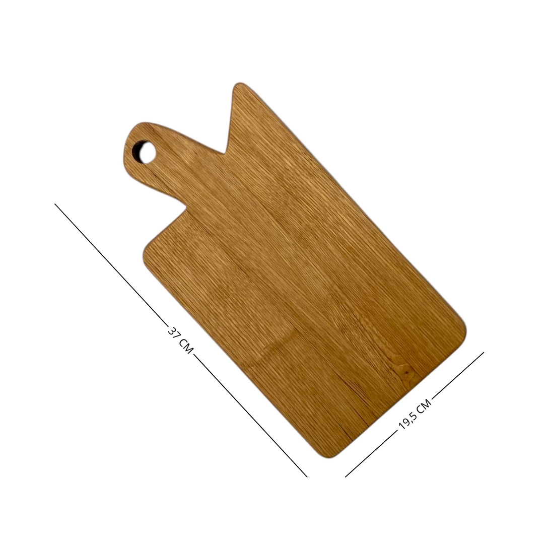 Tagliere artigianale in legno massello di castagno con manico, finitura naturale e venature calde