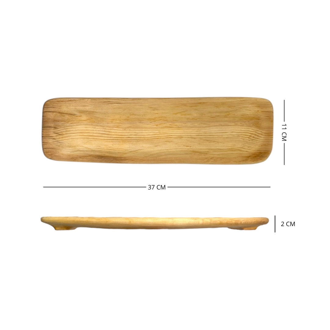 Vassoio artigianale in legno rettangolare con noci e gherigli per servire aperitivi o snack