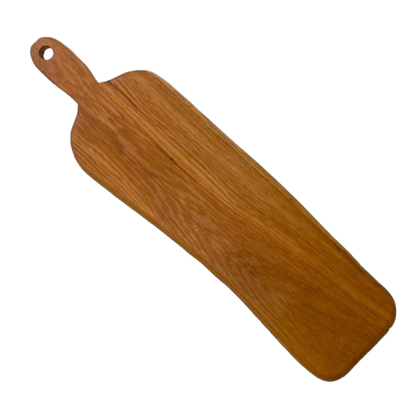 Tagliere artigianale in legno massello di quercia con manico, finitura naturale e venature eleganti