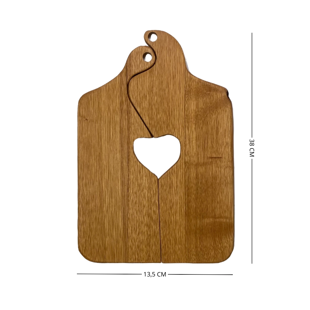 Coppia di taglieri in legno massello di castagno con foro a cuore centrale, artigianato italiano naturale