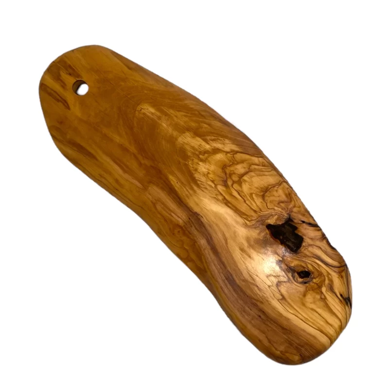 Tagliere artigianale in legno massello di ulivo con forma irregolare naturale e venature calde