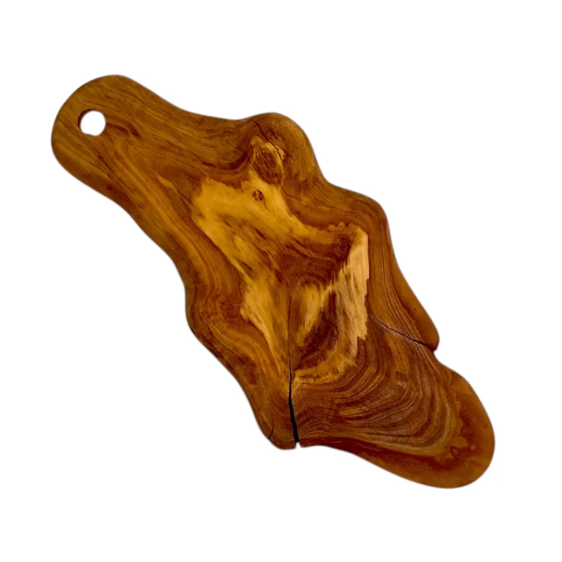 Tagliere artigianale in legno massello di ulivo con forma irregolare naturale e venature calde