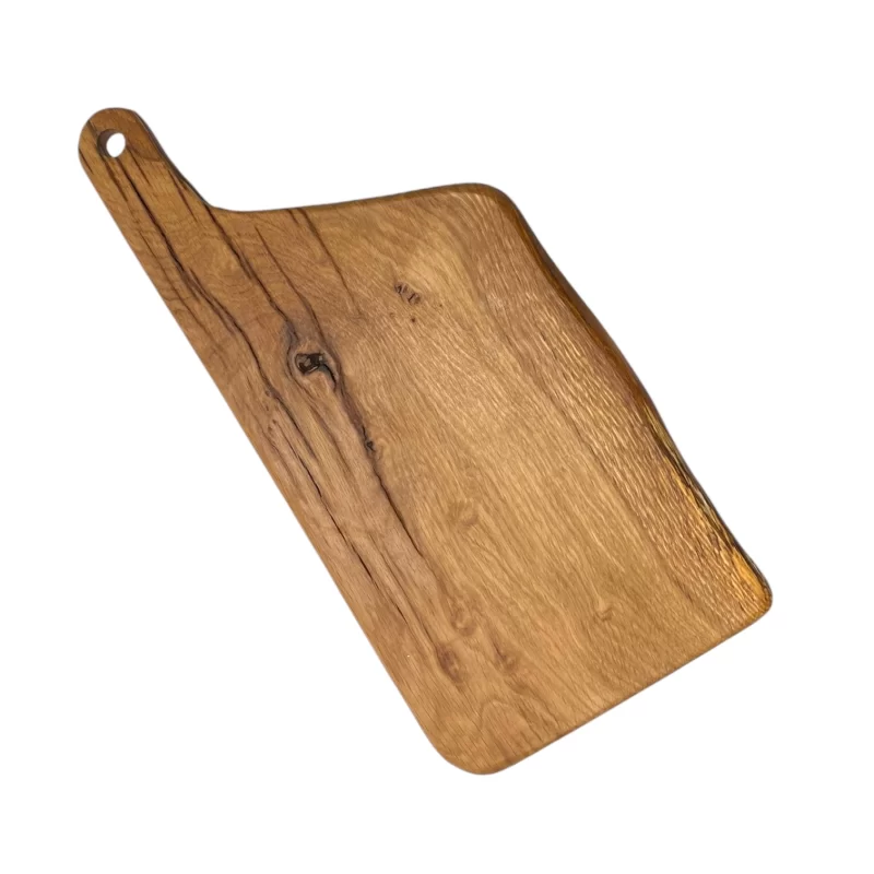 Tagliere artigianale in legno massello di quercia con manico, finitura naturale e venature eleganti