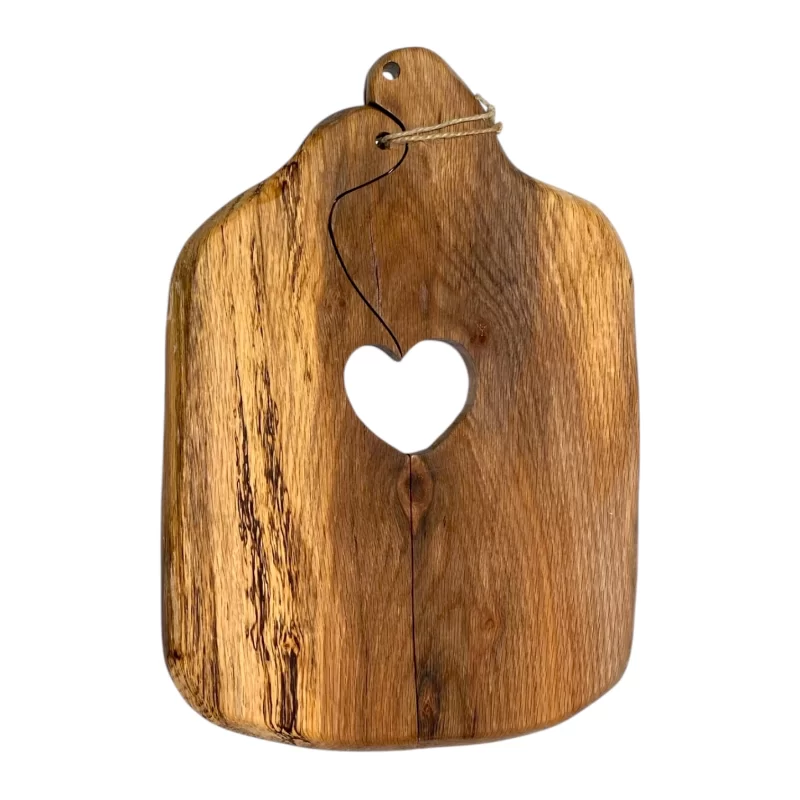 Set di due taglieri in legno massello di quercia che uniti formano un cuore al centro.