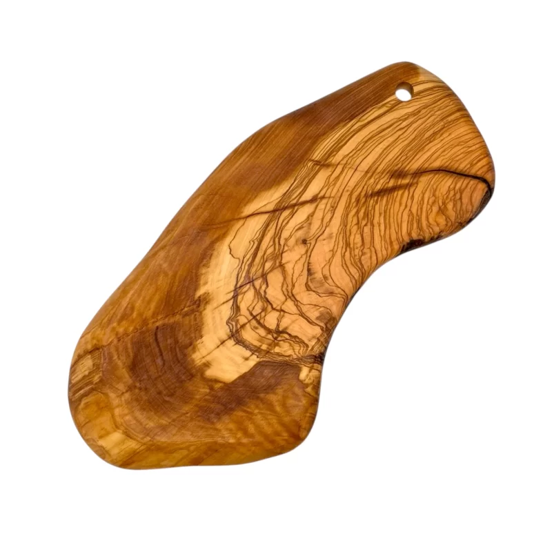 Tagliere in legno massello di ulivo dalla forma irregolare con foro per appendere.