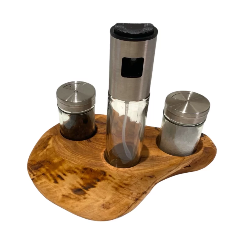Set porta sale, pepe e olio in legno massello di ulivo con forma irregolare naturale e contenitori in vetro e acciaio.